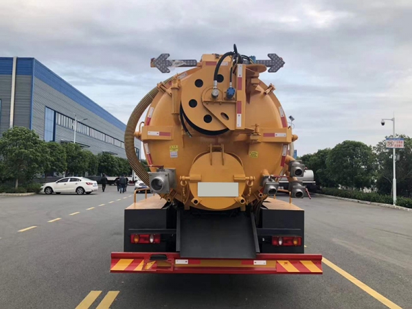 東風(fēng)天錦清洗吸污車15方帶副發(fā) 國(guó)六