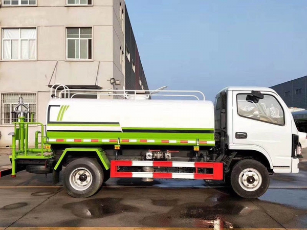 國六 5方東風(fēng)灑水車