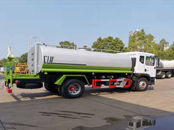 國(guó)六15方東風(fēng)D9灑水車