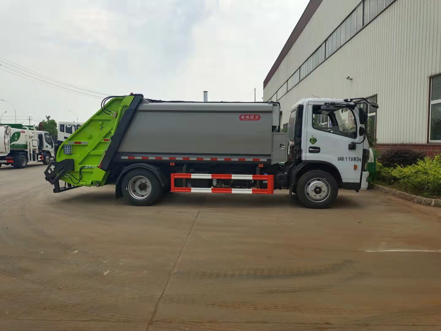 東風(fēng)多利卡D7壓縮式垃圾車