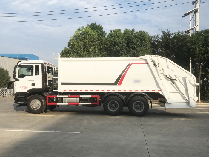 福田汕德卡壓縮式垃圾車(chē)
