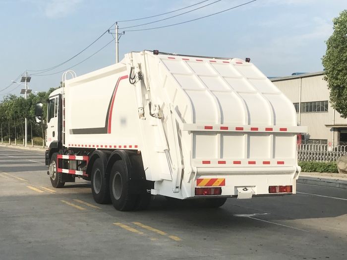 福田汕德卡壓縮式垃圾車(chē)