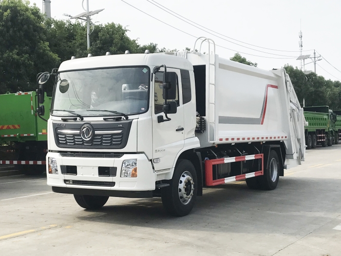 東風(fēng)天錦壓縮式垃圾車(chē)