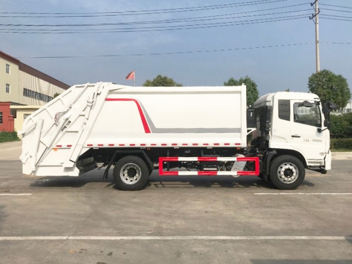 東風(fēng)天錦壓縮式垃圾車(chē)