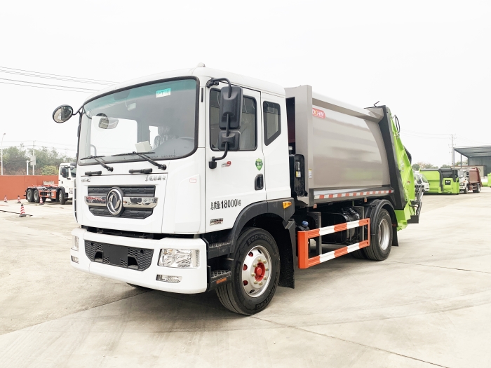 東風D9壓縮式垃圾車