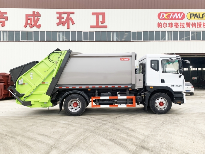 東風D9壓縮式垃圾車