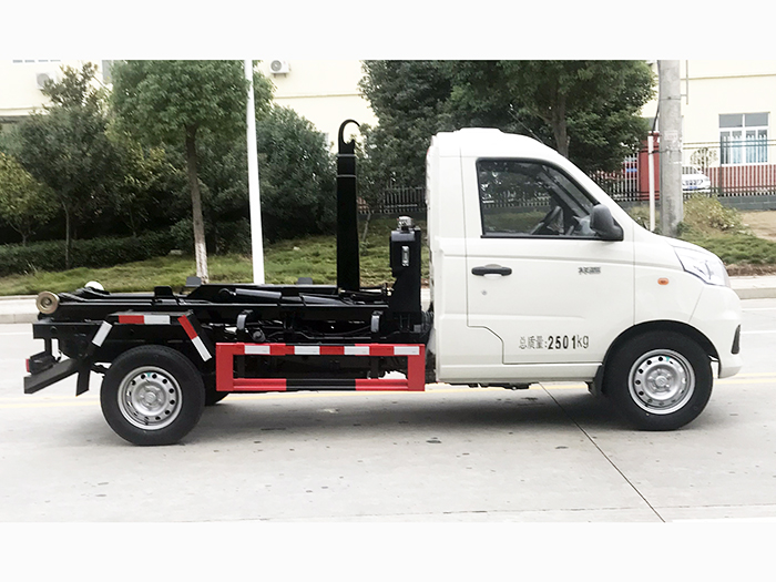 福田時(shí)代祥菱車廂可卸式垃圾車