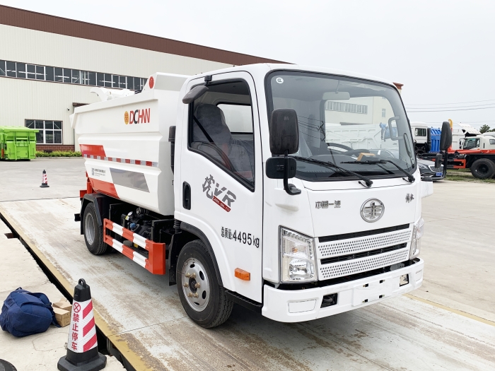 解放藍(lán)牌后掛桶式垃圾車(chē)