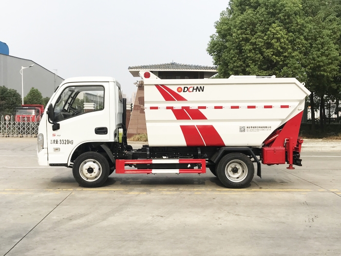 躍進(jìn)自裝卸式垃圾車