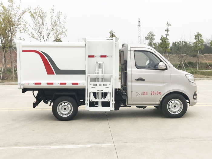 長安跨越側掛桶式垃圾車