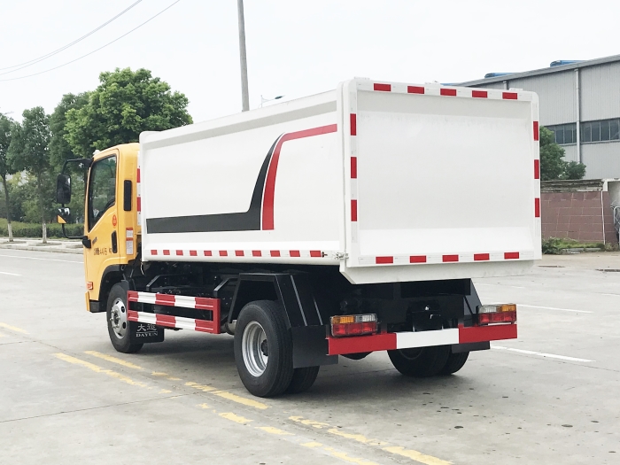 大運(yùn)側(cè)掛桶式垃圾車