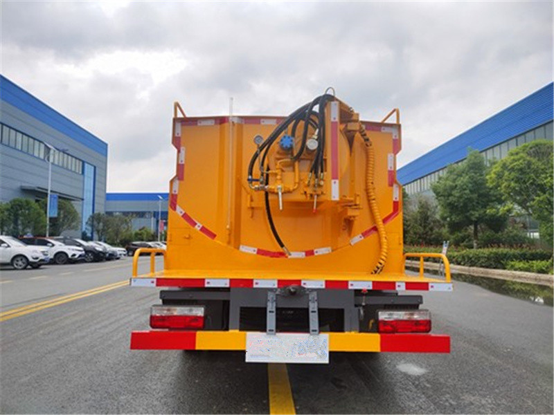 國(guó)六東風(fēng)小多利卡4.2方高壓清洗車(chē)