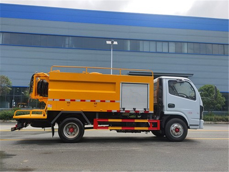 國(guó)六東風(fēng)小多利卡4.2方高壓清洗車(chē)