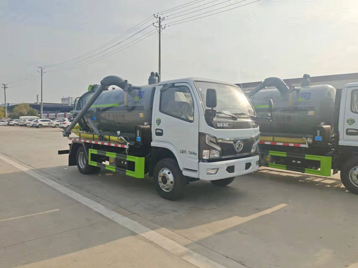 東風多利卡吸污車