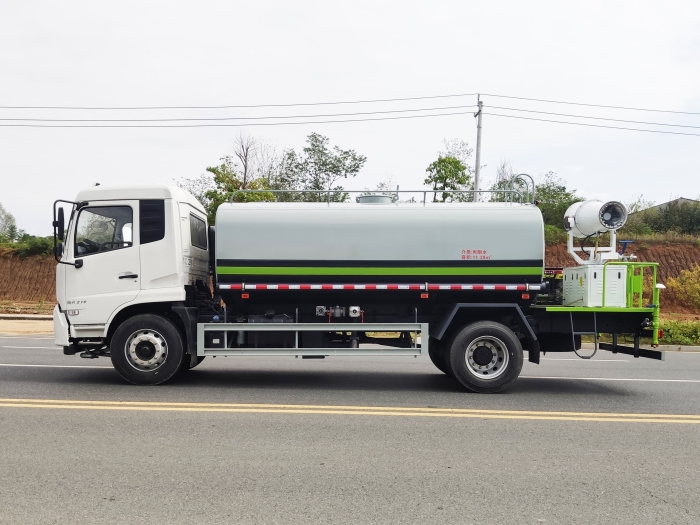 東風(fēng)天錦灑水車