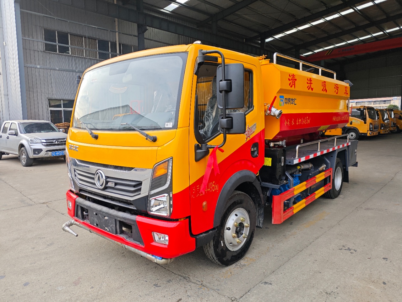 多利卡云內(nèi)160馬力清洗吸污車