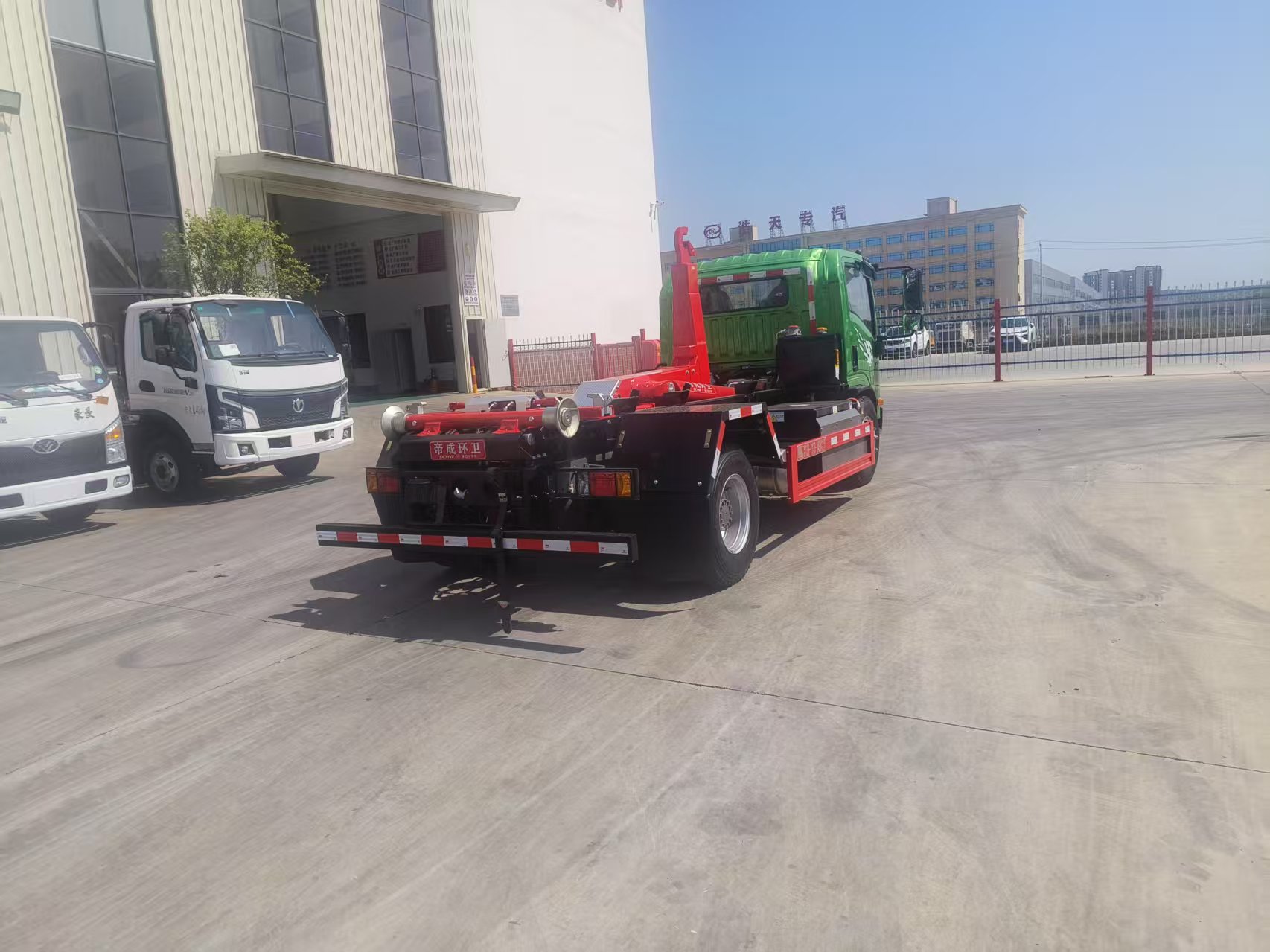 重汽王牌純電動(dòng)12噸勾臂垃圾車