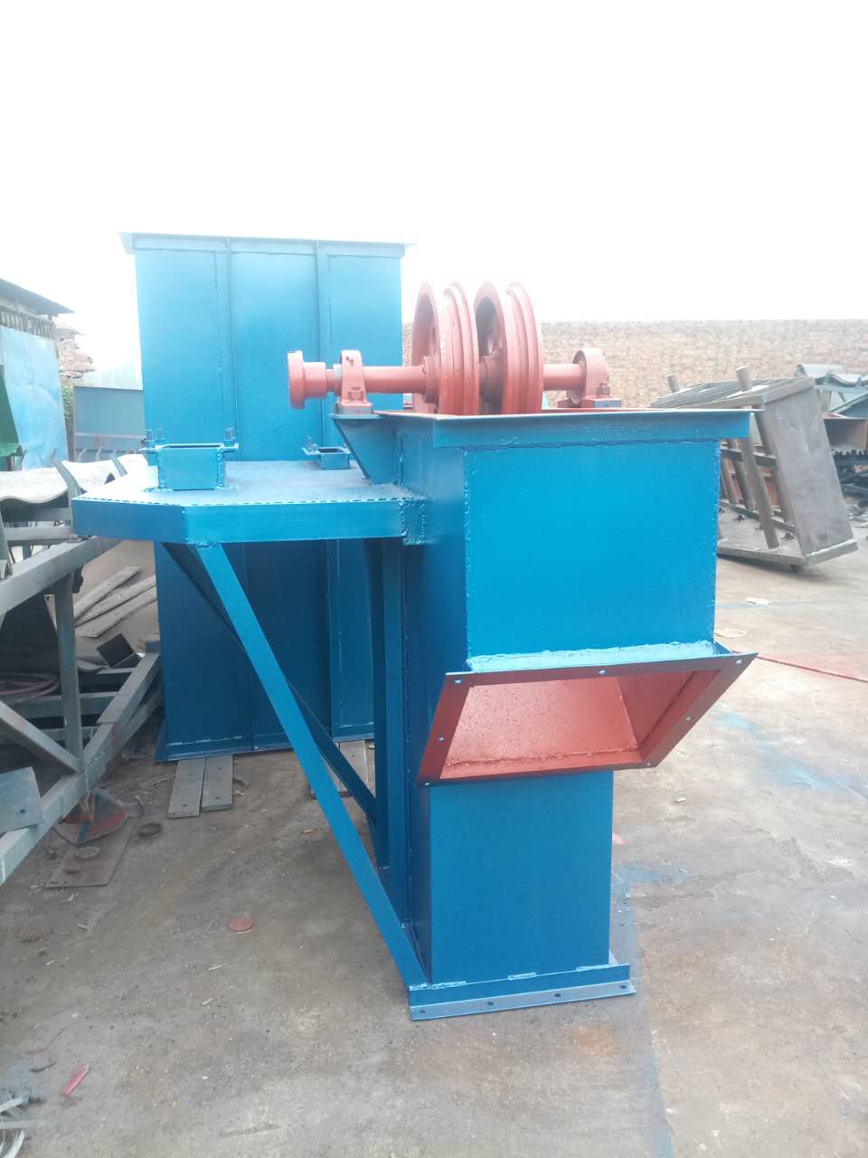 GTD斗式提升機在熟料生產(chǎn)線上的應(yīng)用 GTD斗式提升機在熟料生產(chǎn)線上的應(yīng)用