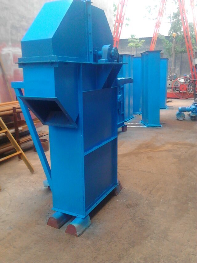 催化劑顆粒行業(yè)的應(yīng)用與垂直斗式提升機(jī)有什么不同？(催化劑顆粒行業(yè)提升機(jī))